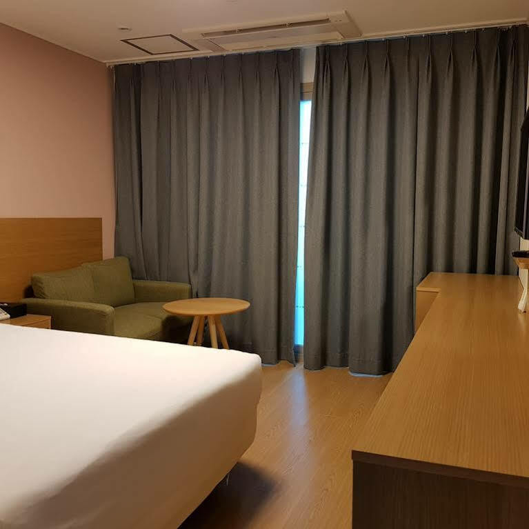 Sims Hotel Jeju Dış mekan fotoğraf